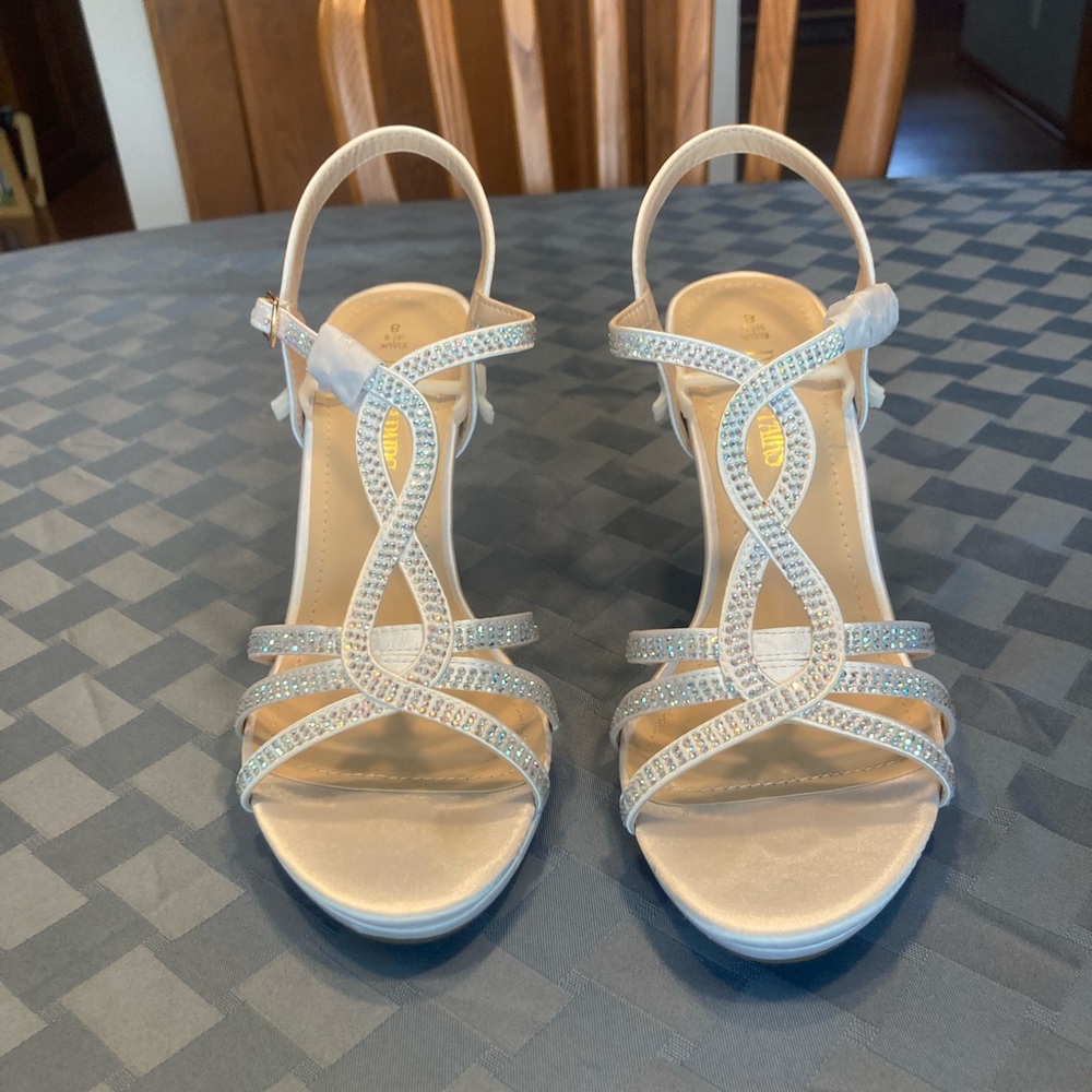 Dream Pairs 3” White Sparkle Heel - Size 8